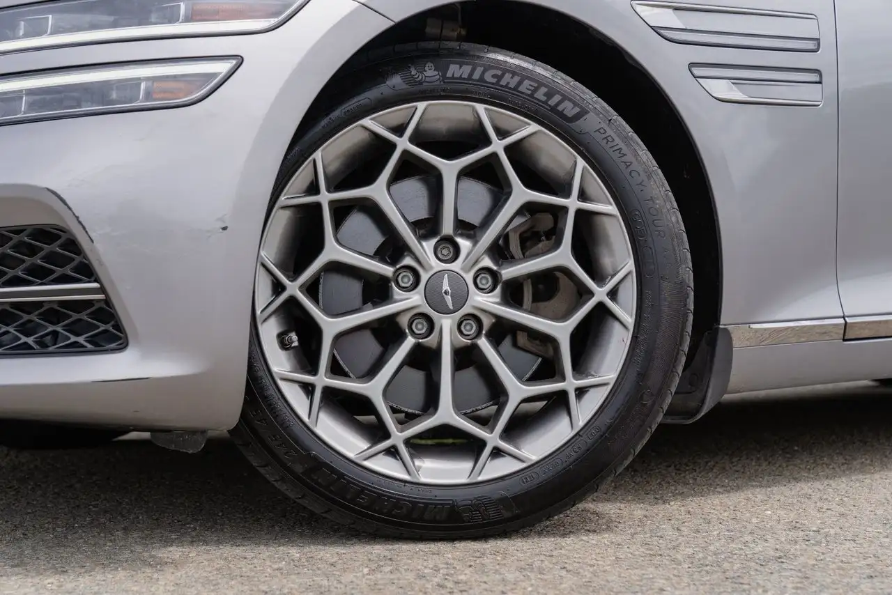 Genesis G80 photo Genesis G80