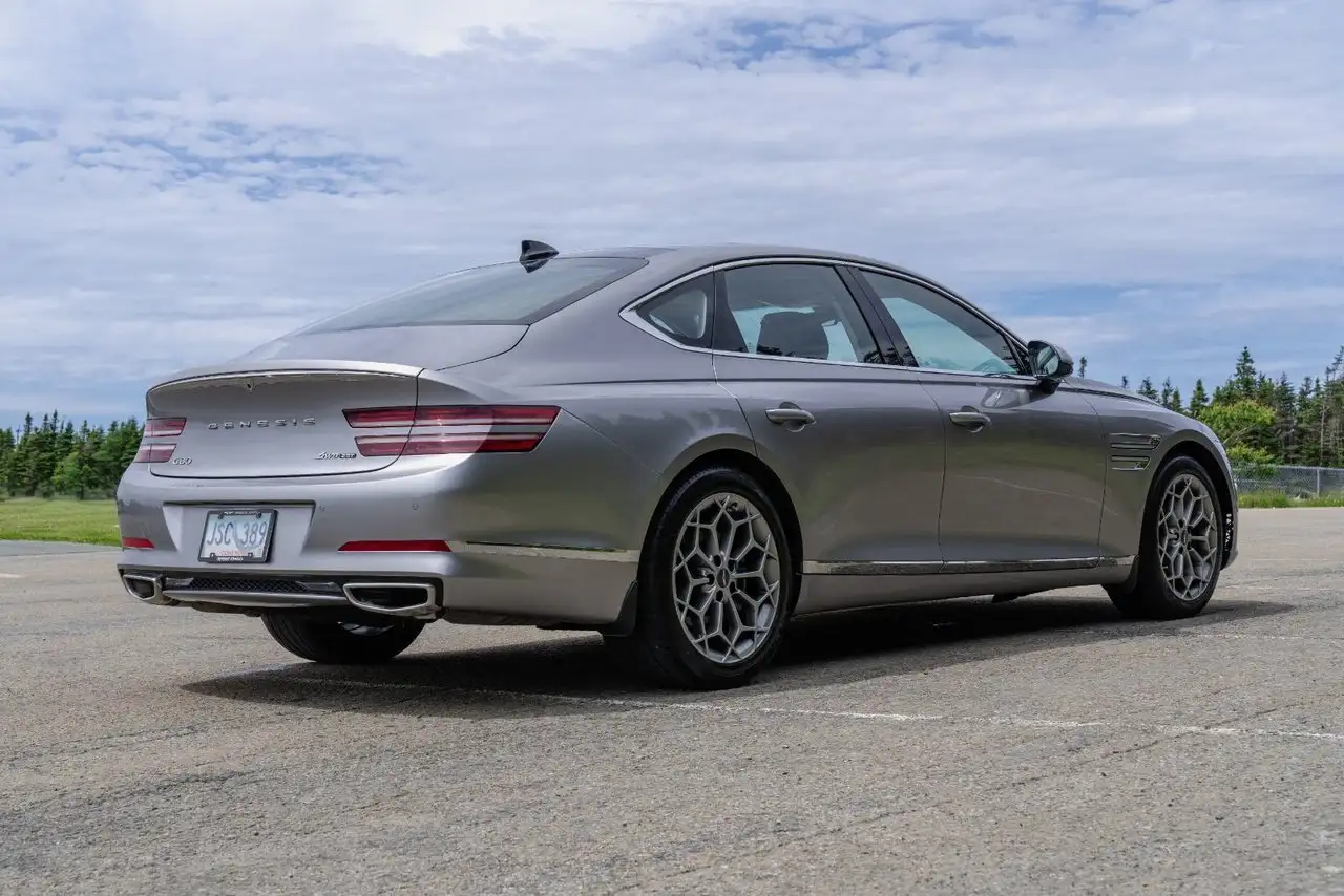 Genesis G80 photo Genesis G80