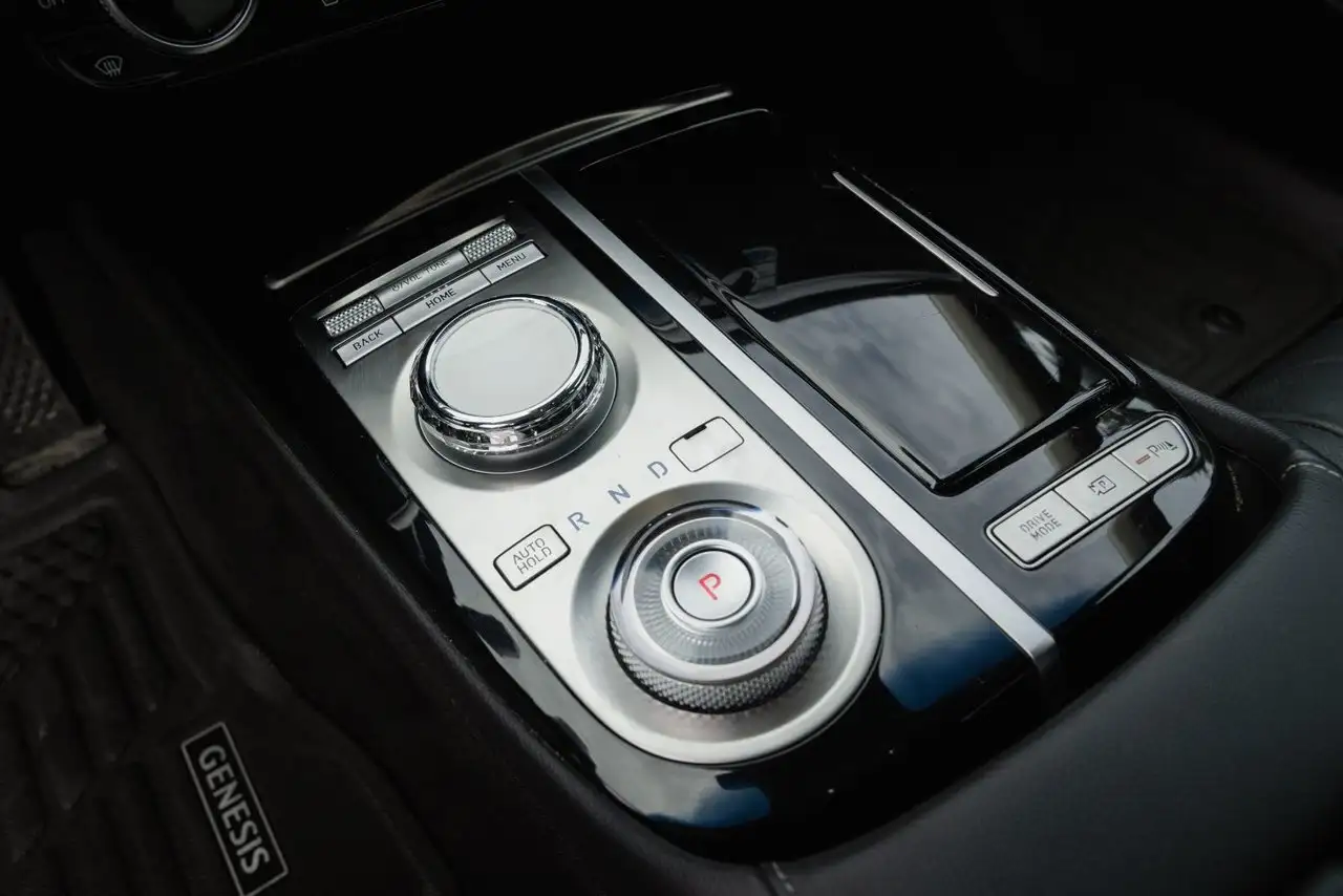 Genesis G80 photo Genesis G80