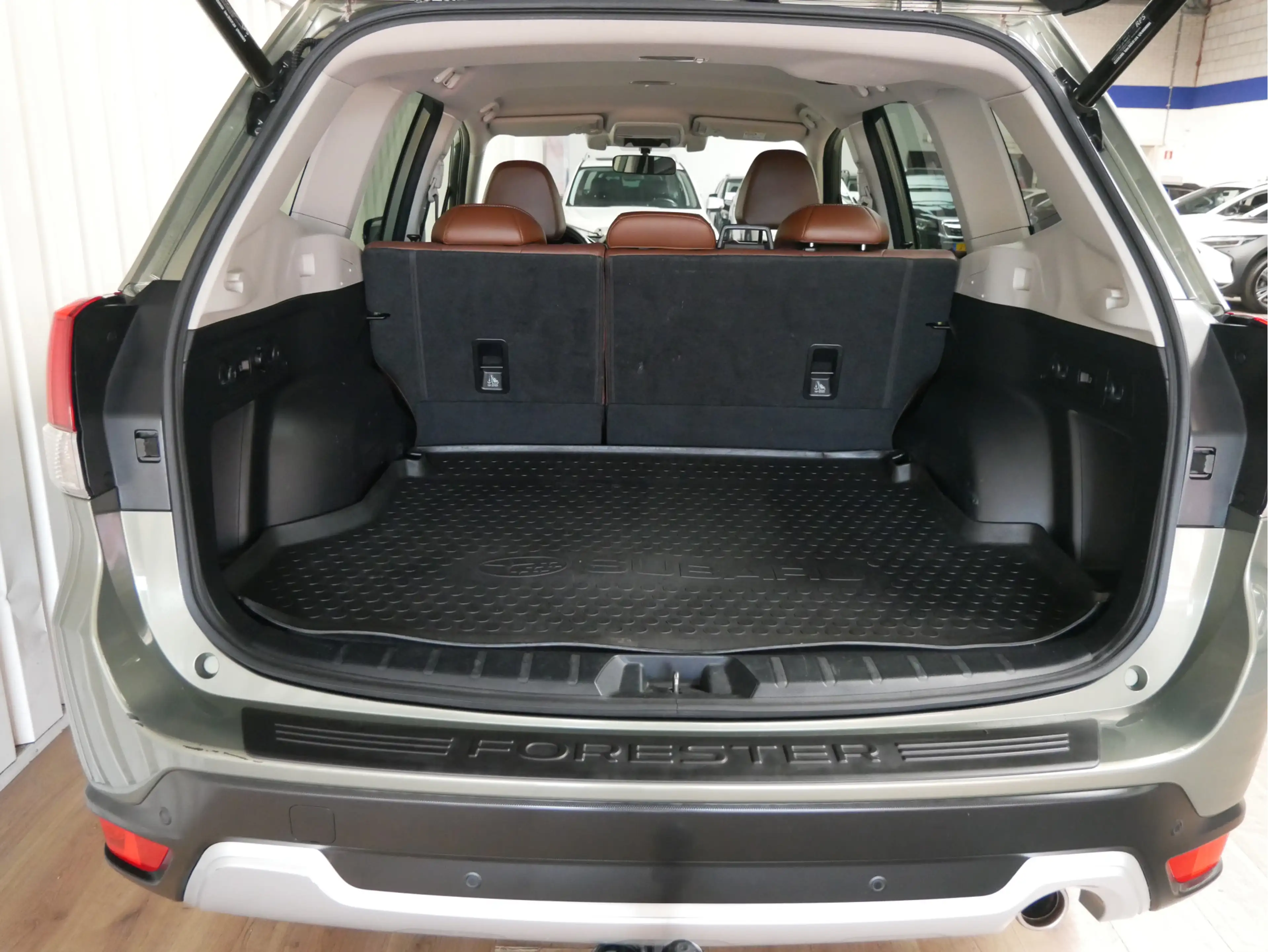 Subaru Forester 2.0i e-BOXER Premium — photo 20