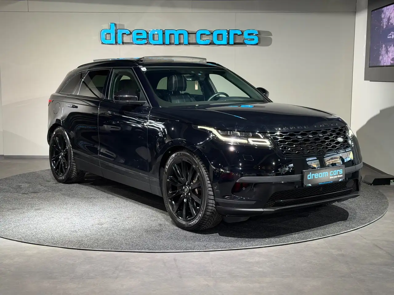 Land Rover Range Rover Velar 3.0 d / LUFT / R DYNAMIK / PANO / VOLL Bild 4