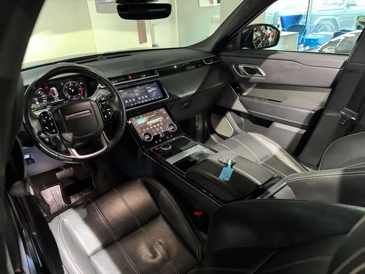 Land Rover Range Rover Velar 3.0 d / LUFT / R DYNAMIK / PANO / VOLL Bild 22