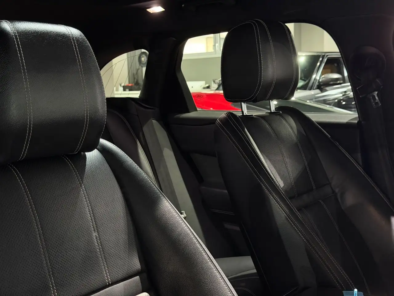 Land Rover Range Rover Velar 3.0 d / LUFT / R DYNAMIK / PANO / VOLL Bild 21