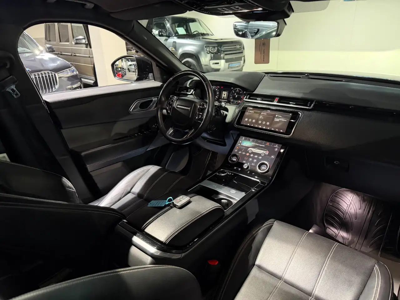 Land Rover Range Rover Velar 3.0 d / LUFT / R DYNAMIK / PANO / VOLL Bild 24