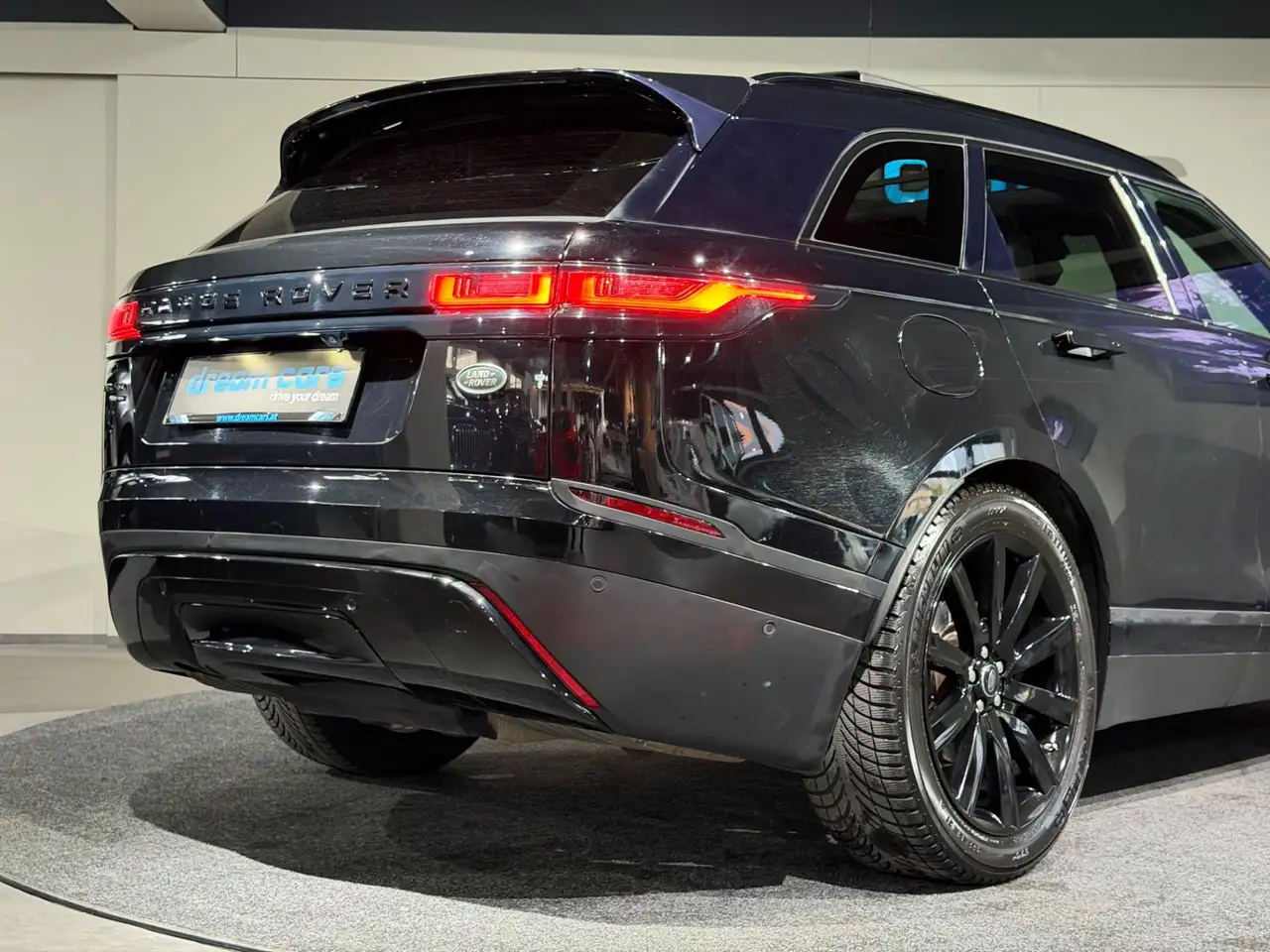 Land Rover Range Rover Velar 3.0 d / LUFT / R DYNAMIK / PANO / VOLL Bild 6