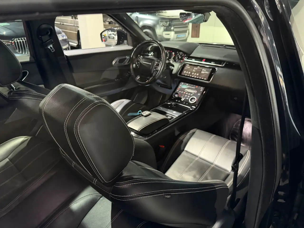 Land Rover Range Rover Velar 3.0 d / LUFT / R DYNAMIK / PANO / VOLL Bild 23