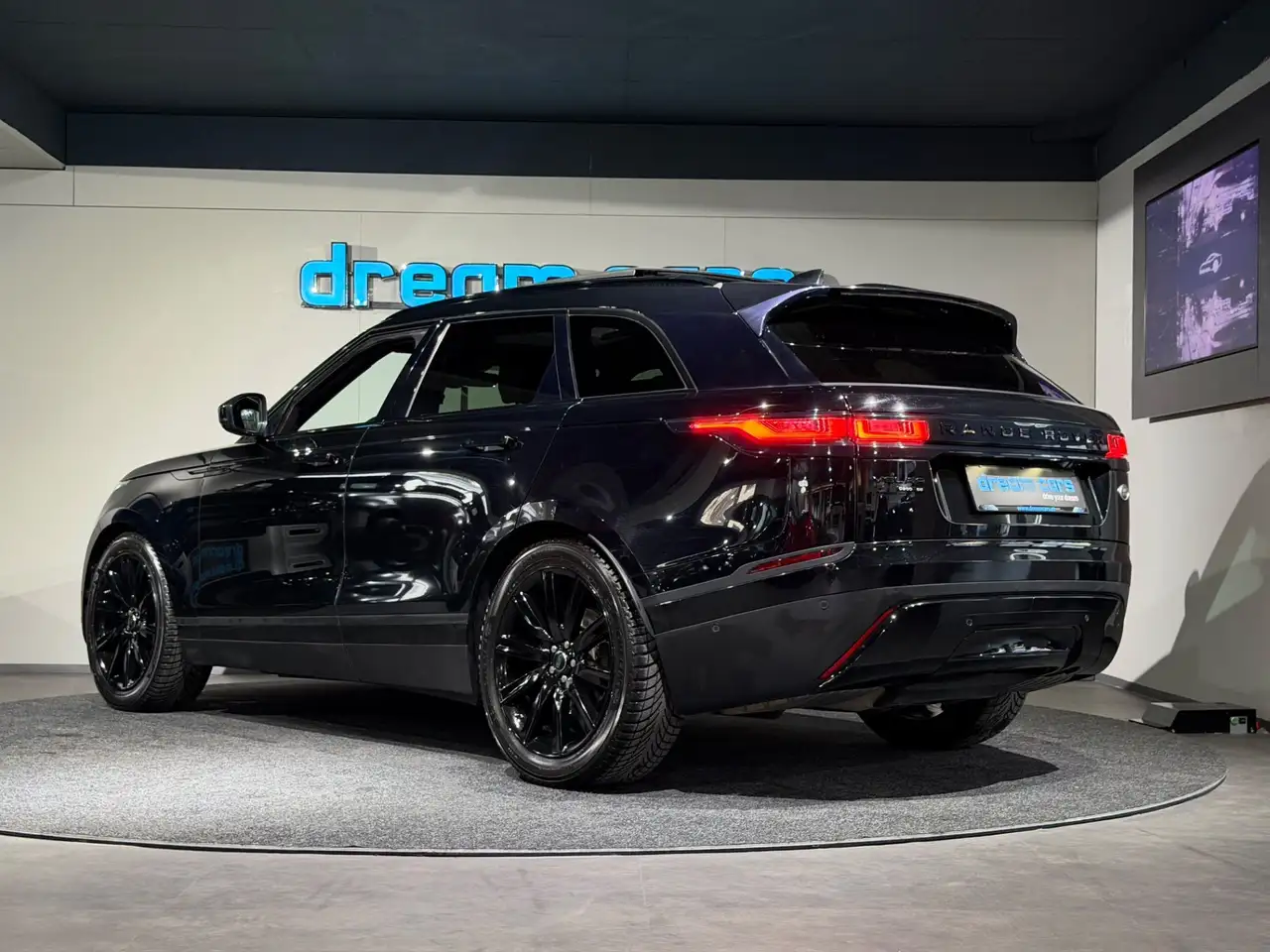 Land Rover Range Rover Velar 3.0 d / LUFT / R DYNAMIK / PANO / VOLL Bild 3