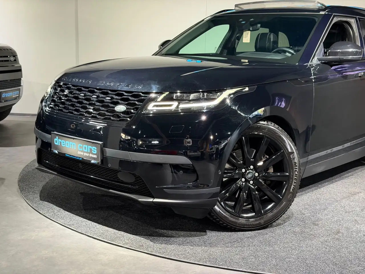 Land Rover Range Rover Velar 3.0 d / LUFT / R DYNAMIK / PANO / VOLL Bild 9