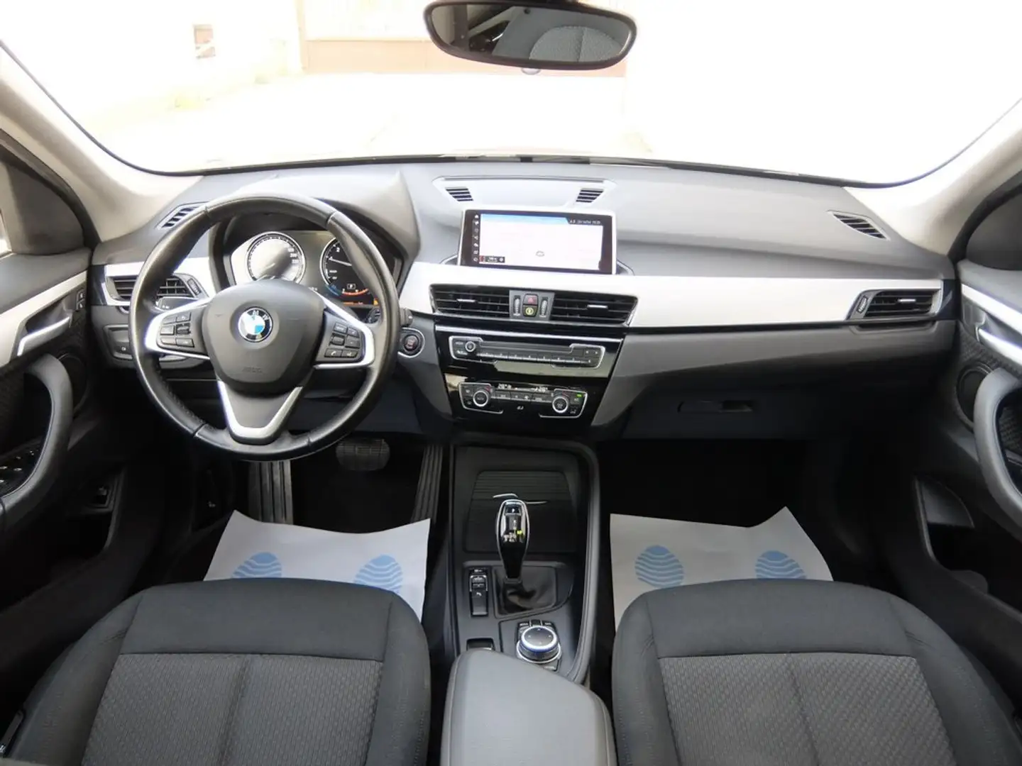 BMW X1 sDrive 18iA Gris - 2