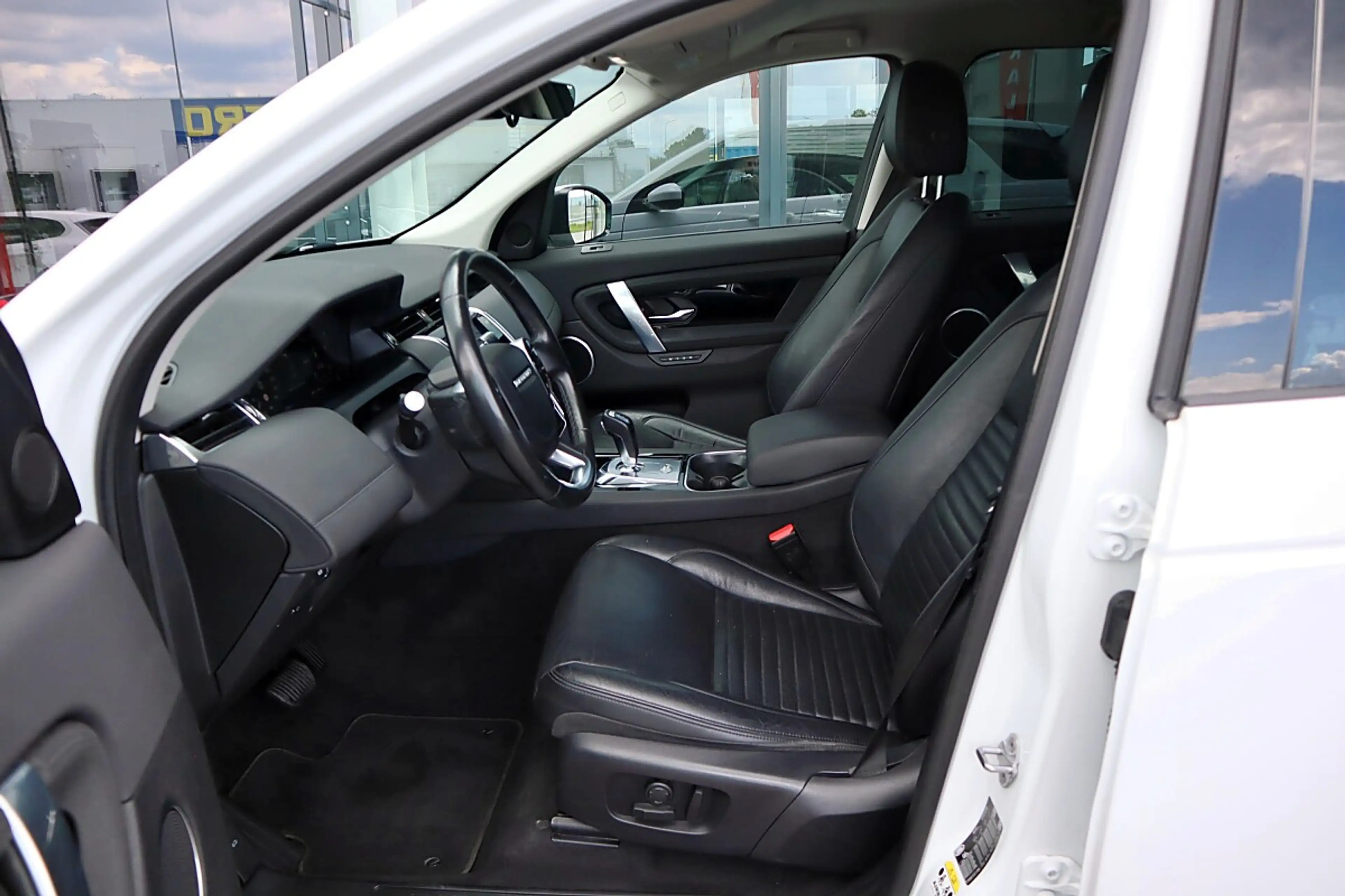 Land Rover Discovery Sport D150 4WD Aut. SE *Leder*Navigation*LED* — photo 6