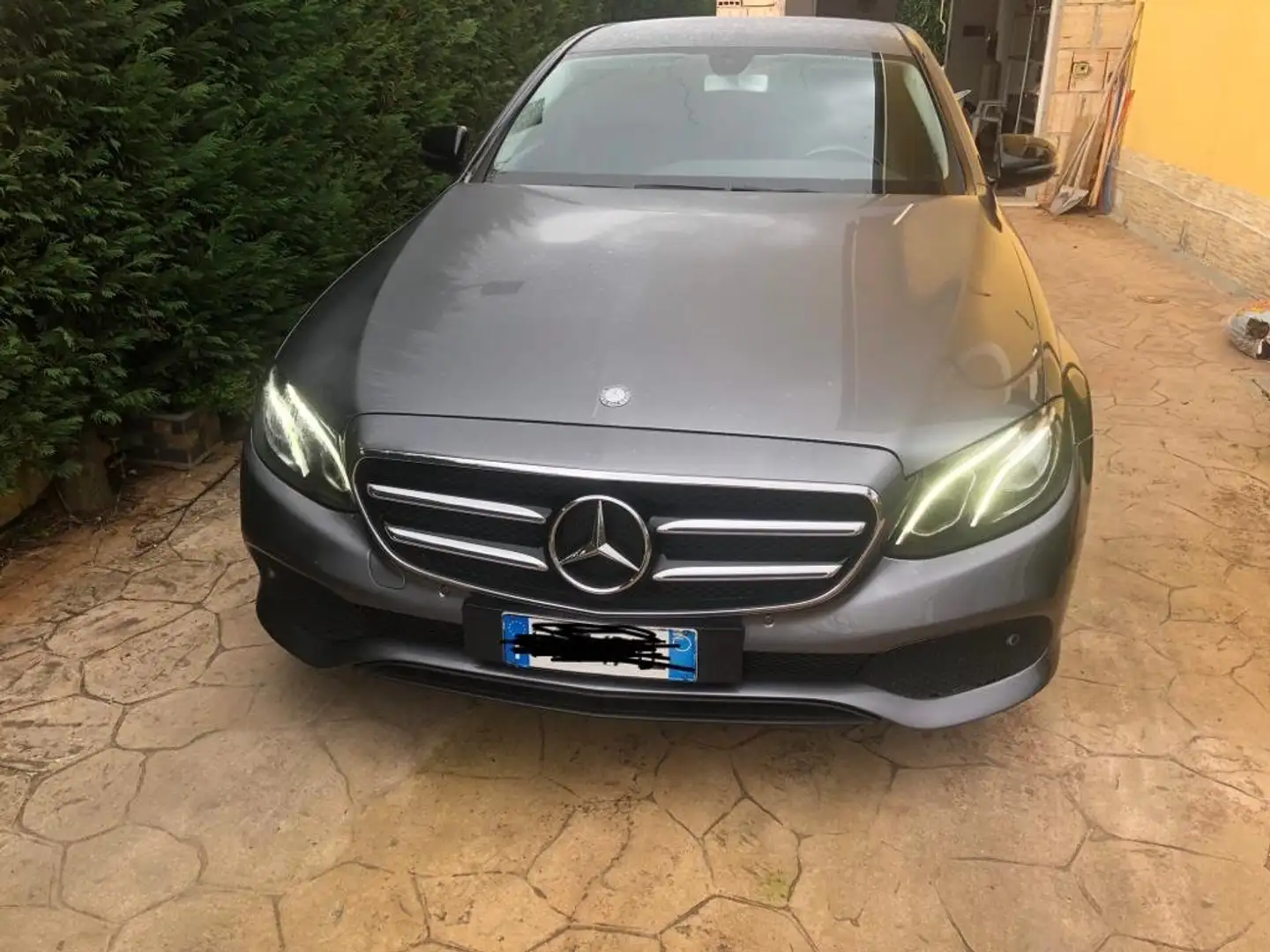 Mercedes-Benz E 220 E 220 d Sport auto Marrone - 1