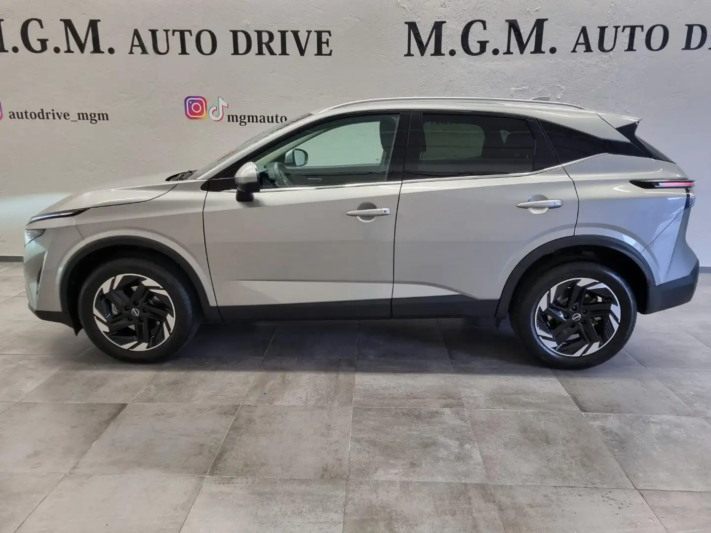 Nissan Qashqai MHEV 158 CV Xtronic N-Connecta Silber - 2