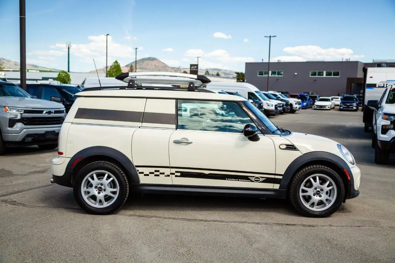 MINI Cooper Clubman снимка MINI Cooper Clubman
