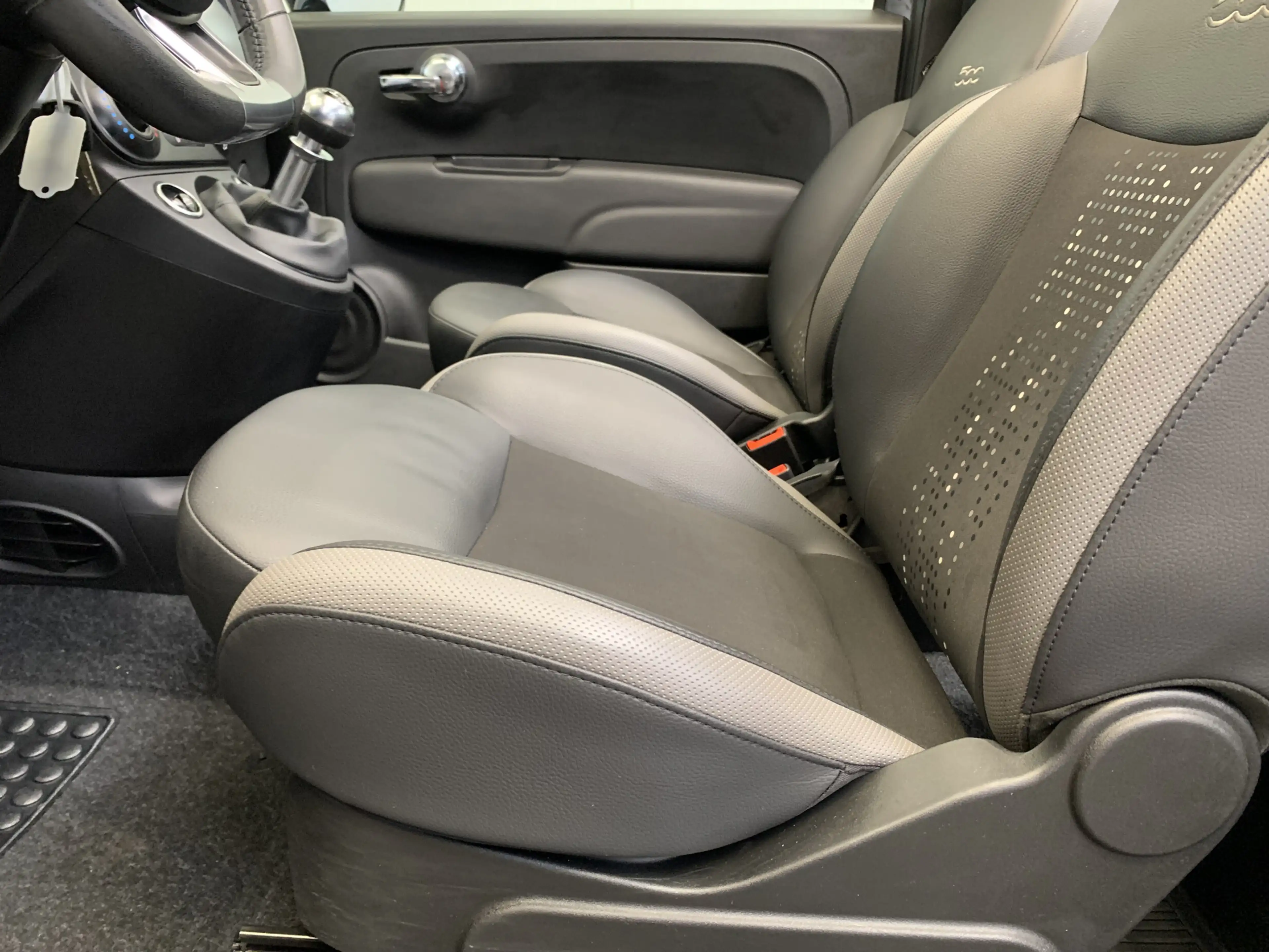 Fiat 500C 1.0 Hybrid Sport Cabriolet AIRCO-LEDER-NAVI by CAR — photo 37