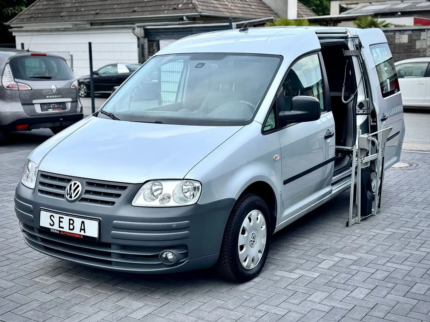 Volkswagen Caddy 'Behindertengerecht-Ladeboy S2-Aktiv' Silber - 1