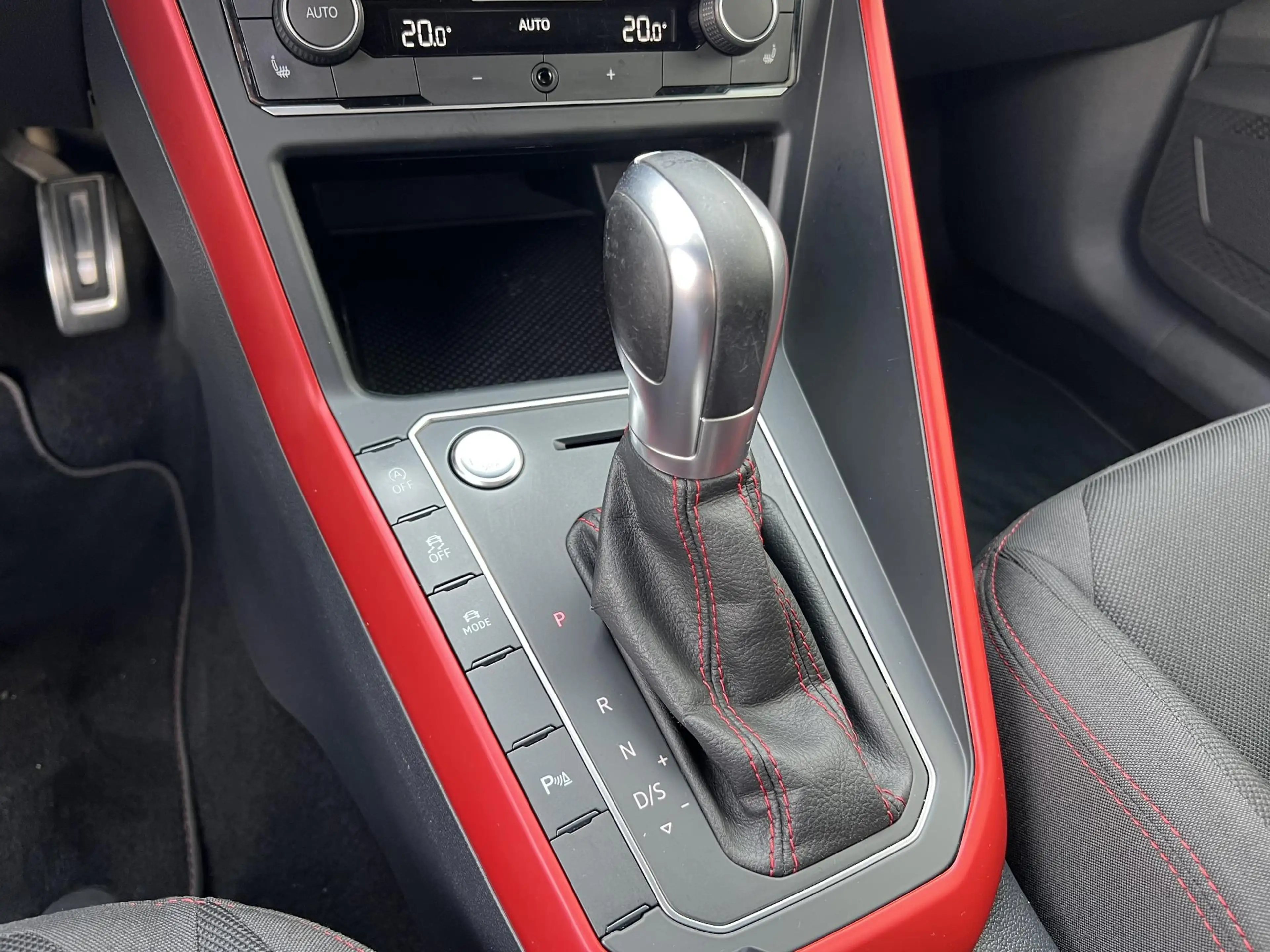 Volkswagen Polo GTI 2.0 TSI DSG / Panoramadak / 17" velgen / Virtual c — photo 26