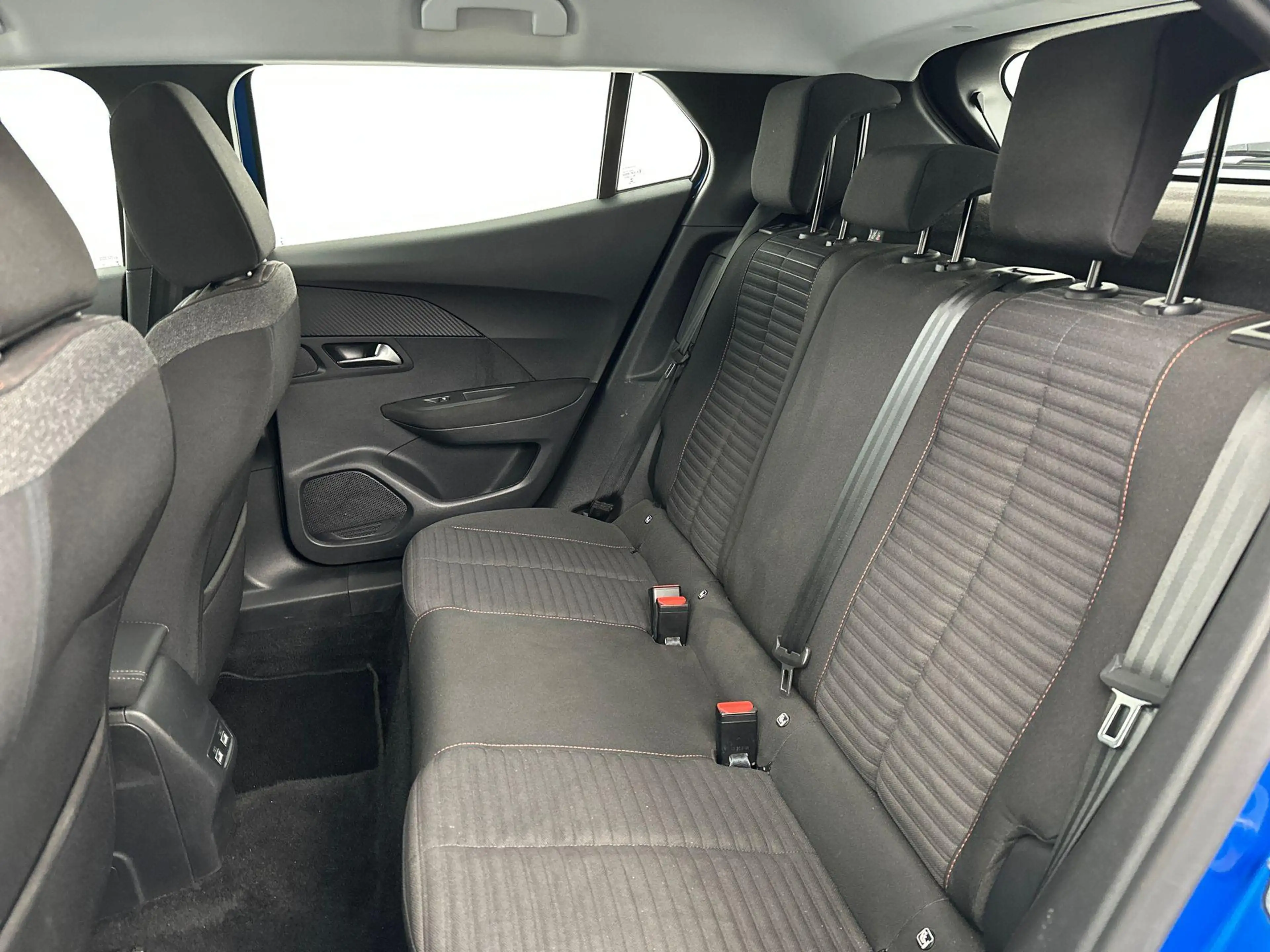 Peugeot e-2008 EV Active Pack 50 kWh | 1e-Eig. | 3-Fase 11kW | Le — photo 15