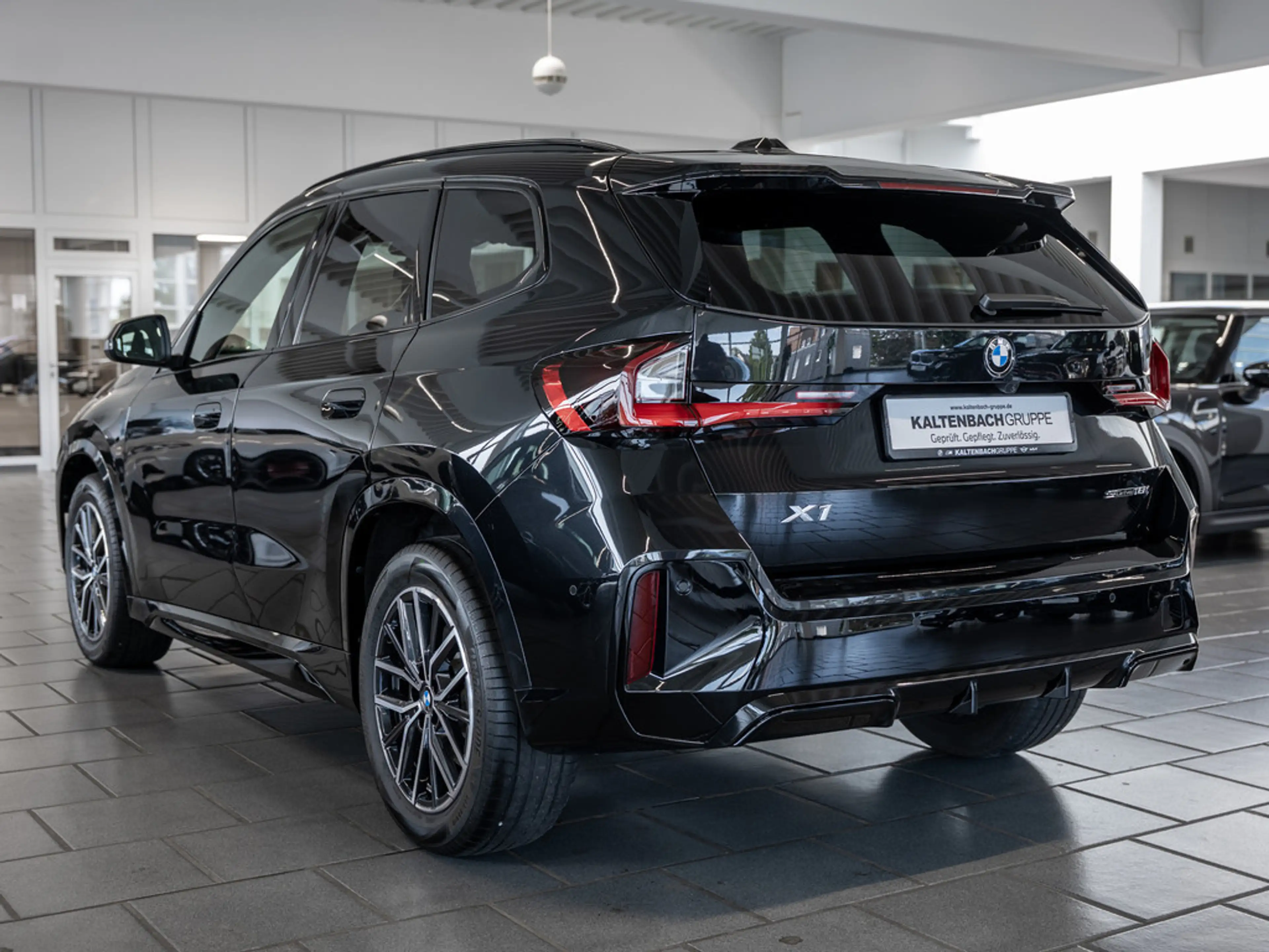 BMW X1 sDrive 18i M-Sport PANO LED NAVI KAMERA — photo 7