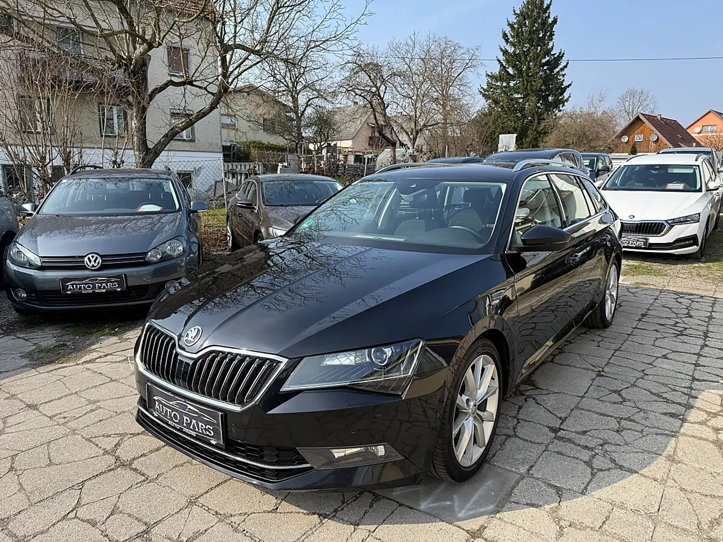 Skoda Superb Kombi 2,0 TDI Style DSG-1.BESITZ-ACC-ANHÄNGERKU... Schwarz - 1
