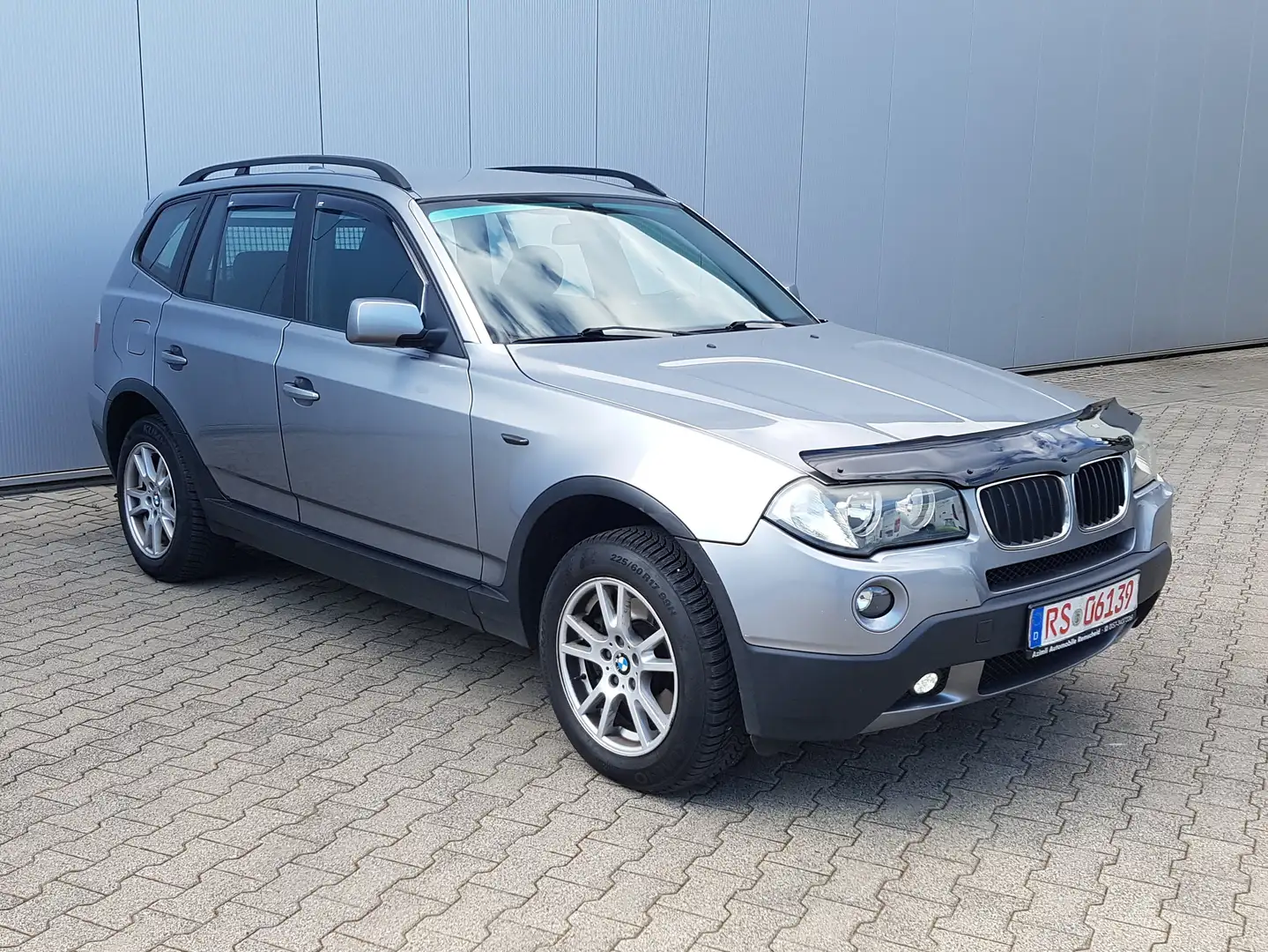 BMW X3 2.0d*NAVI/AHK/WINTER&SOMMER REIFEN/ALU/SITZHZ.* Grau - 1
