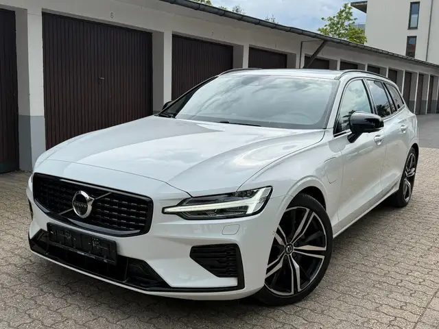Volvo V60 T8 AWD"R Design"Black/Pano/B&W/Memory/360°