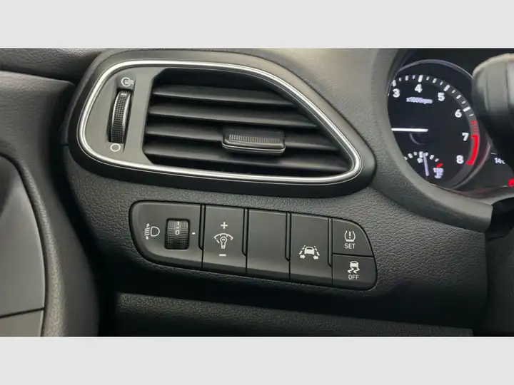 Hyundai i30 FASTBACK 1.0 T-GDI Tecno 2018, foto 32