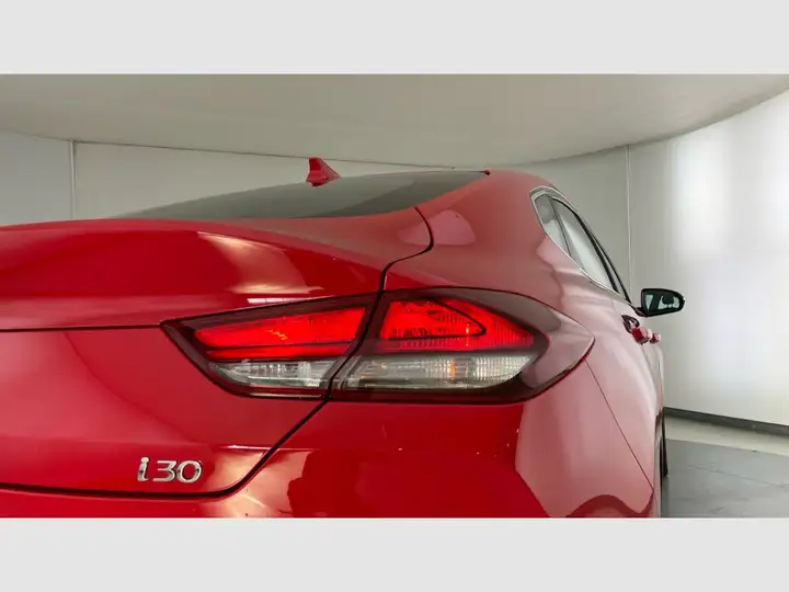 Hyundai i30 FASTBACK 1.0 T-GDI Tecno 2018, foto 35