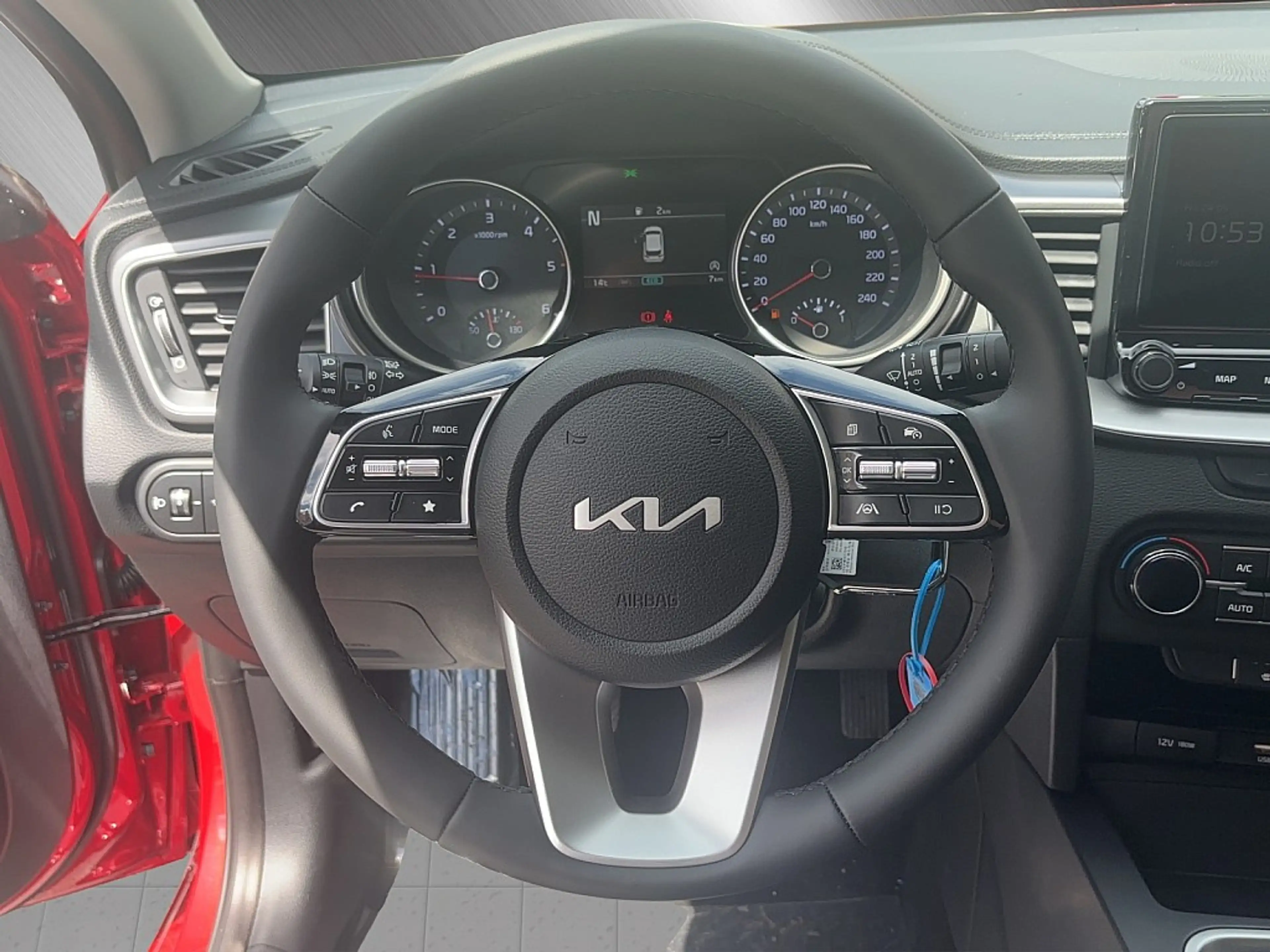 Kia Ceed / cee'd ceed 1,6 CRDi 48V Silber — photo 8