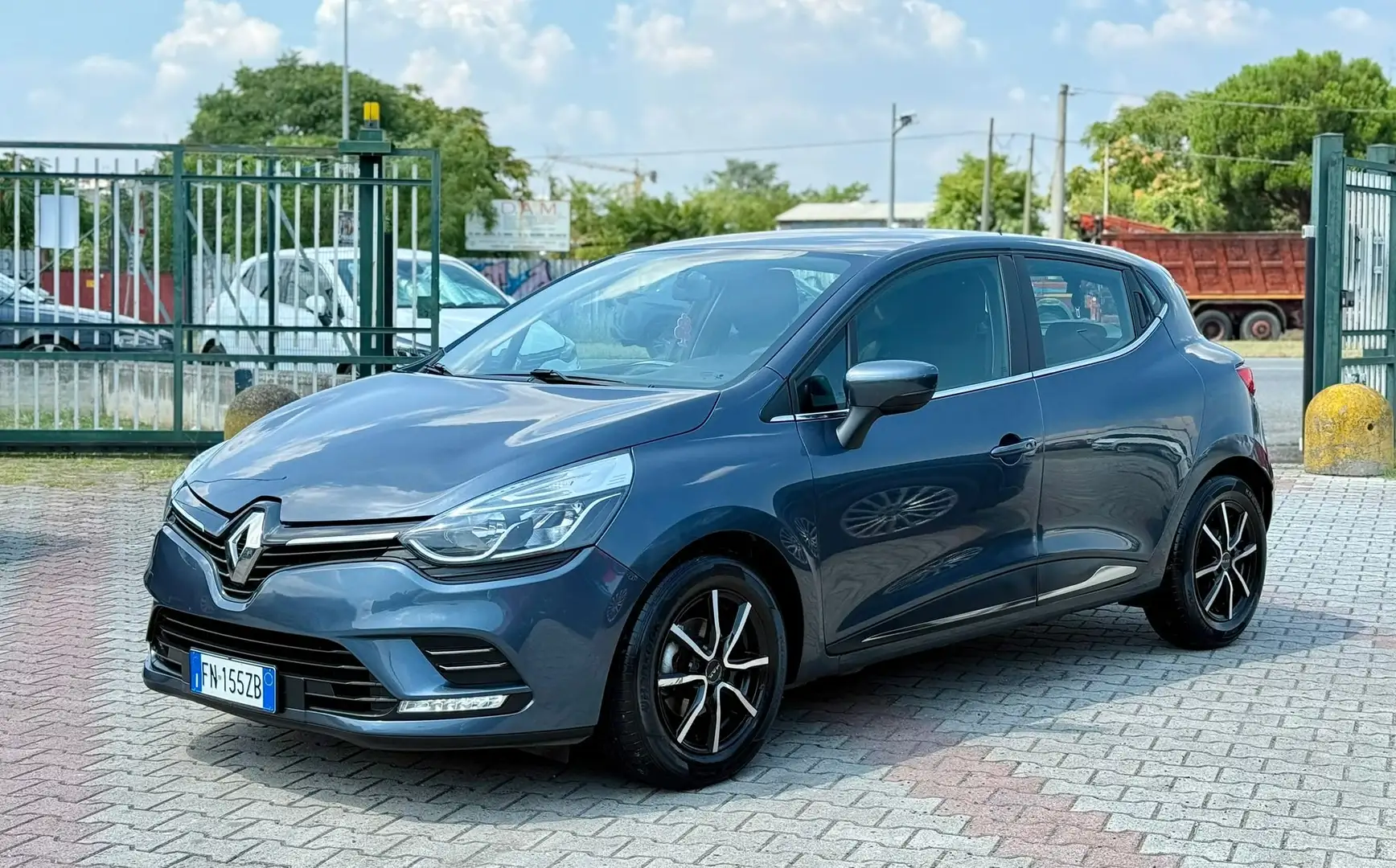 Renault Clio IV 2017 1.5 dci energy Intens 75cv NEOPATENTATI Grijs - 1