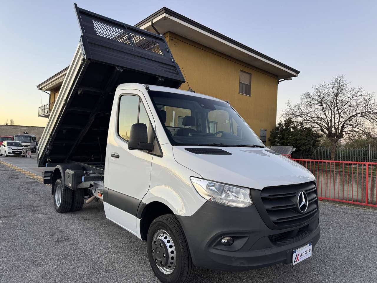 Mercedes-Benz Sprinter 515 CDI - RIBALTABILE TRILATERALE CANTONI