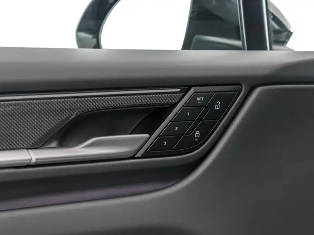 Porsche Macan view 14