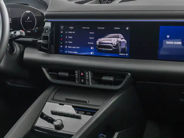 Porsche Macan view 12