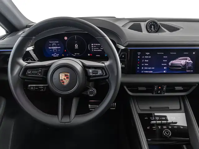 Porsche Macan view 11