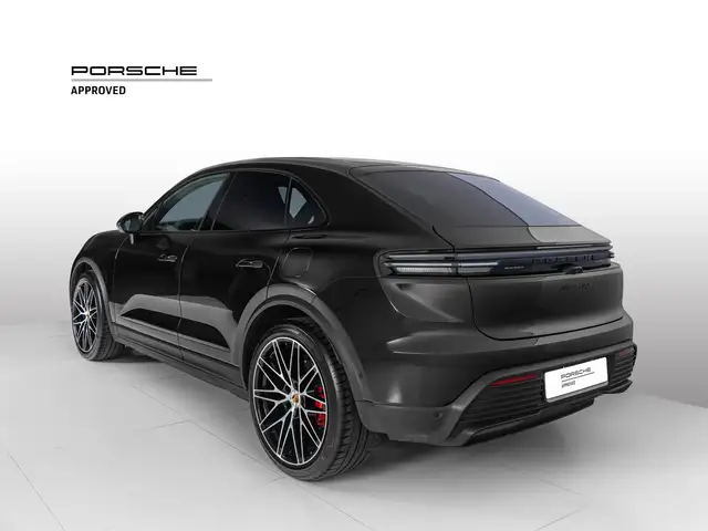 Porsche Macan view 3