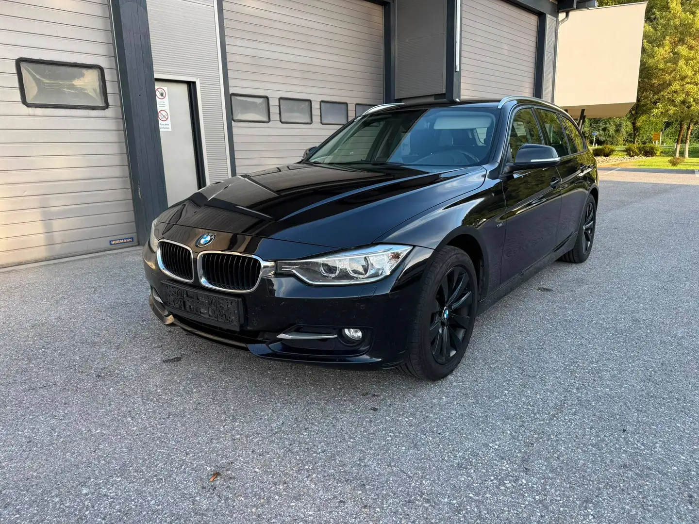 BMW 318 318d xDrive Touring Schwarz - 1