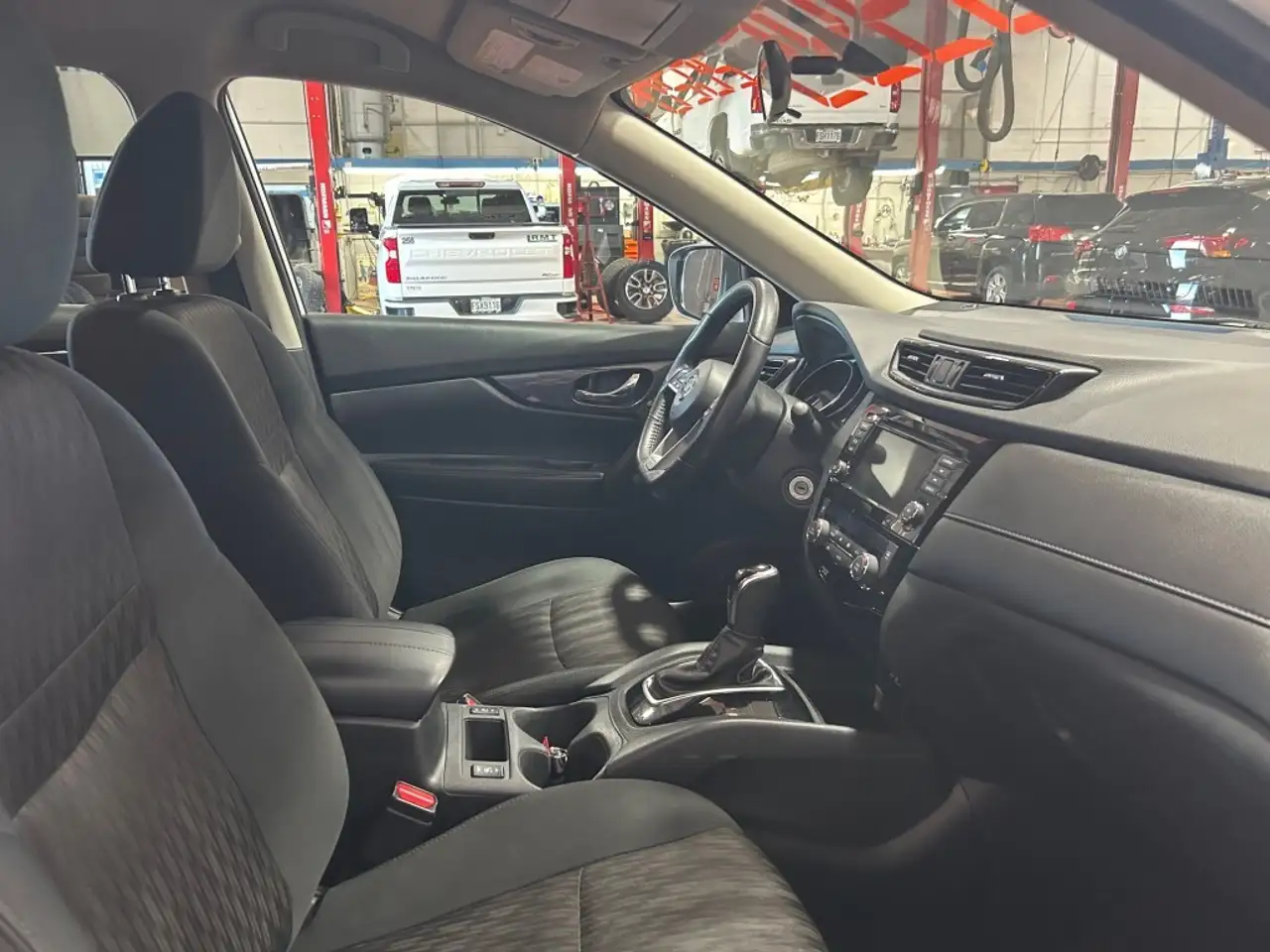 Nissan Rogue снимка Nissan Rogue