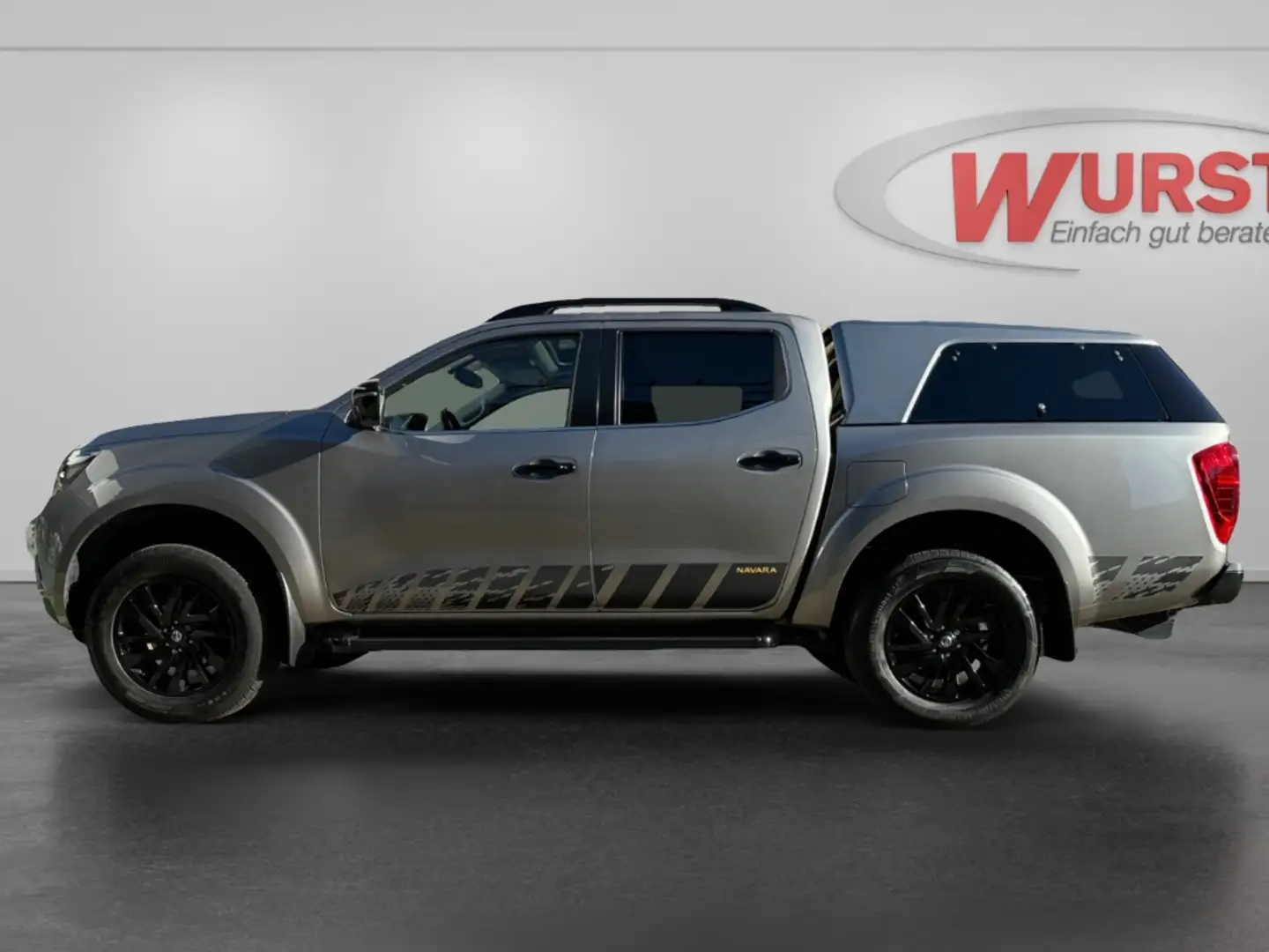 Nissan Navara 2.3 dCi N-GUARD Automatik 4x4 DC PremiumHardtop Ru Grau - 2