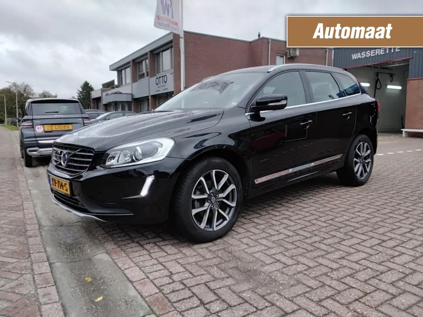 Volvo XC60 2.0 D4 FWD MOMENTUM / 98000 KM Noir - 1