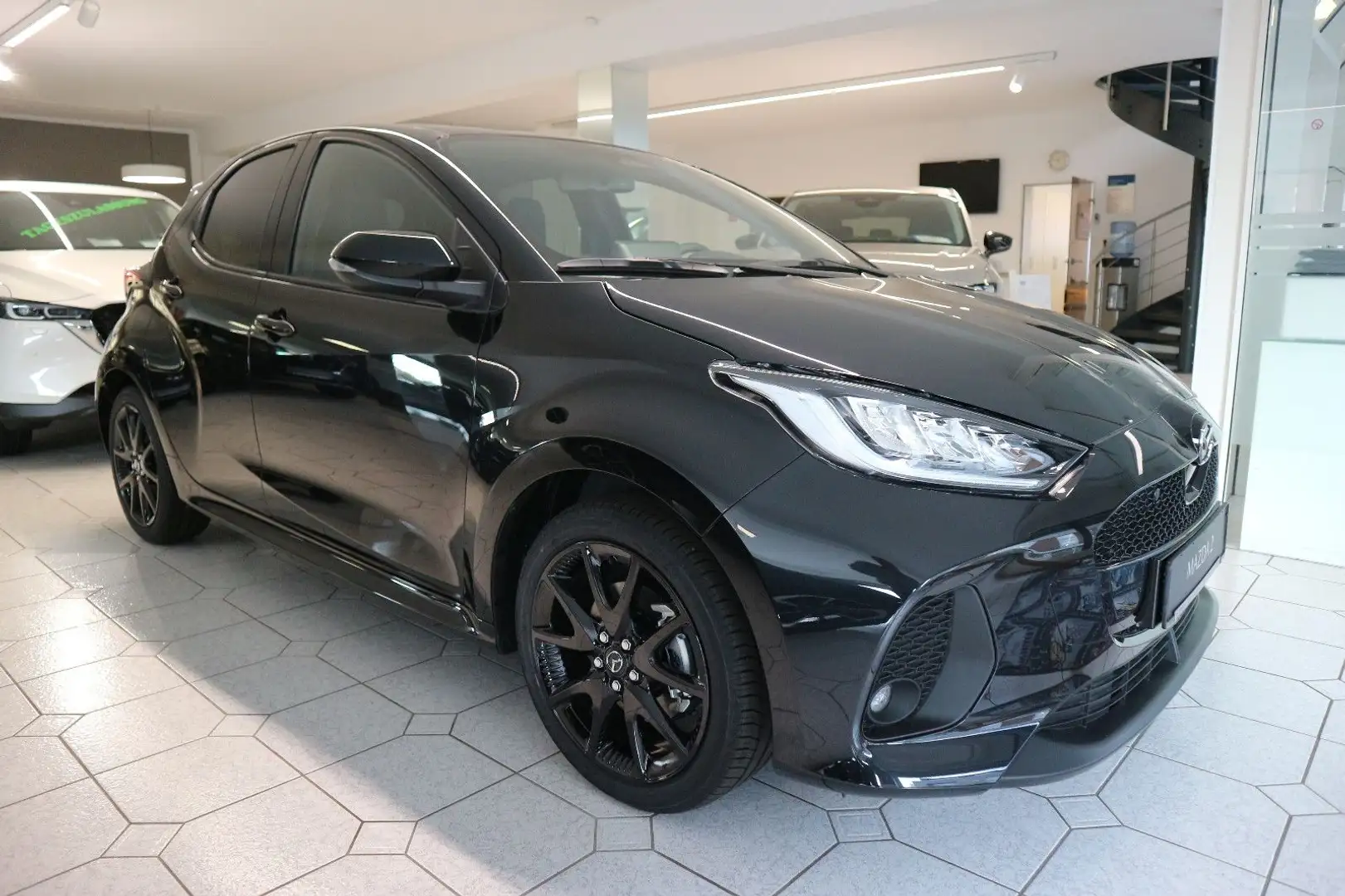 Mazda 2 Hybrid 1.5 VVT-i 116 e-CVT  HOMURA Schwarz - 2