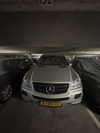 Mercedes Benz Ml350 299pk Met Klapen Op De Uitkaat