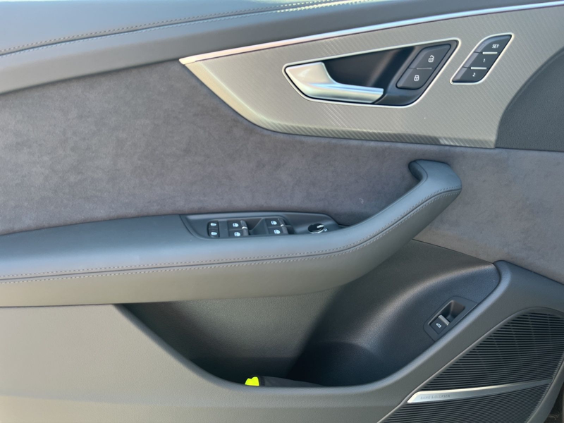 Audi RS Q8 RS-Sportabgasanlage, Standheizung/-lüftung — photo 13