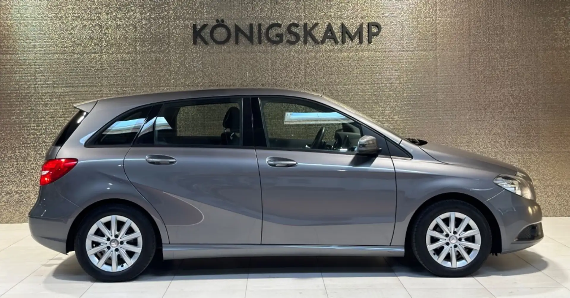 Mercedes-Benz B 180 CDI / d Aut. * AHK * PDC * SHZ * Grau - 2