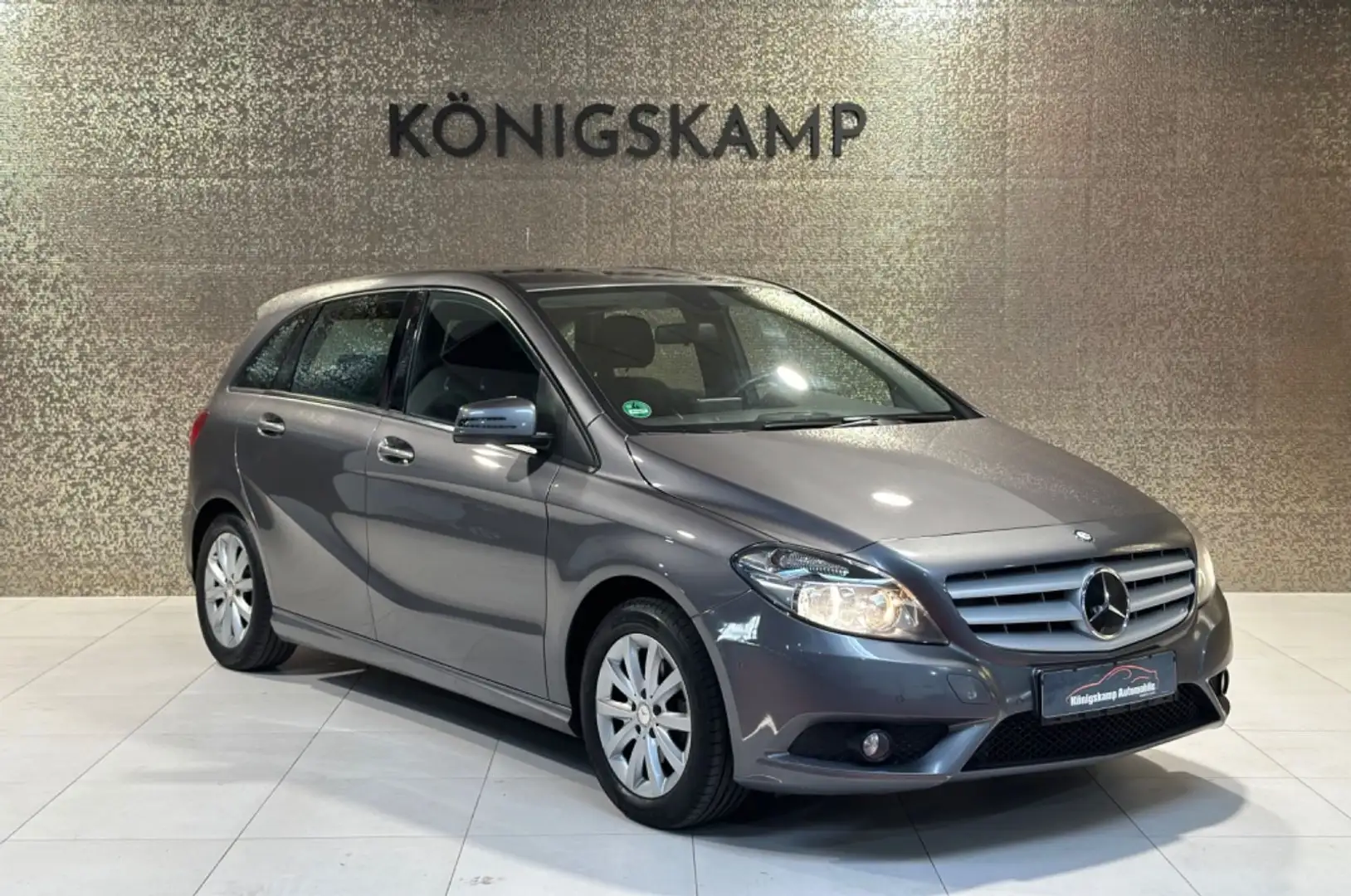 Mercedes-Benz B 180 CDI / d Aut. * AHK * PDC * SHZ * Grau - 1