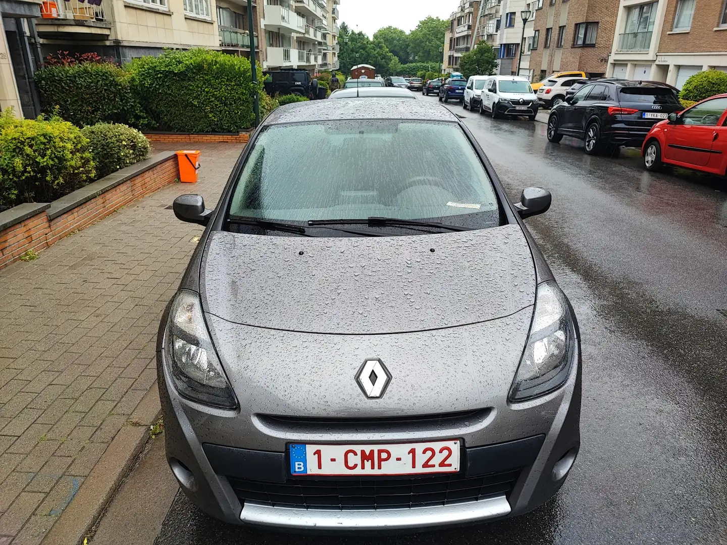 Renault Clio III 1.2 16V 75 eco2 TomTom Live - 1
