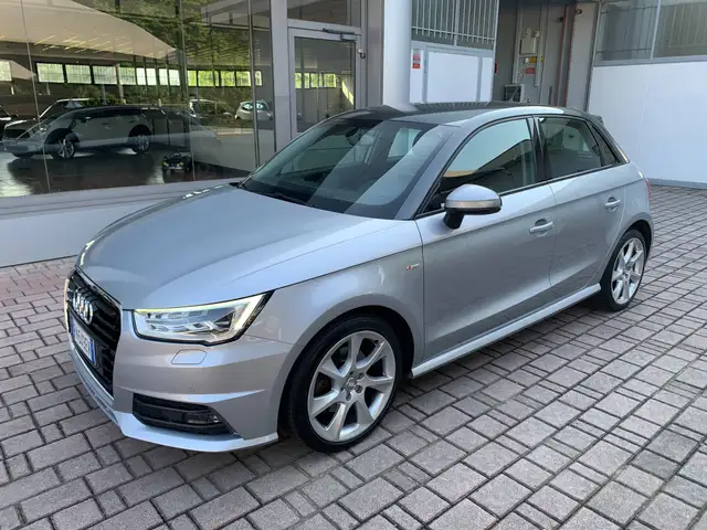 Audi A1 A1 Sportback 1.6 tdi Admired s-tronic S-LINE