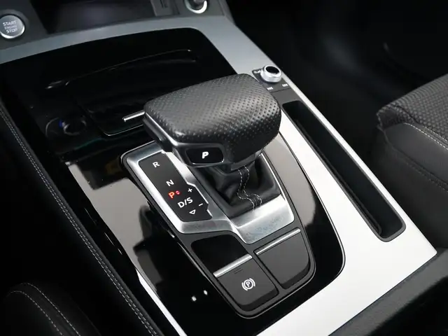 Audi Q5 view 11
