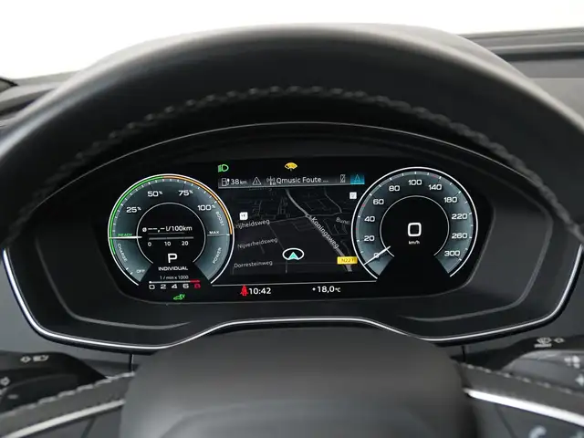Audi Q5 view 8