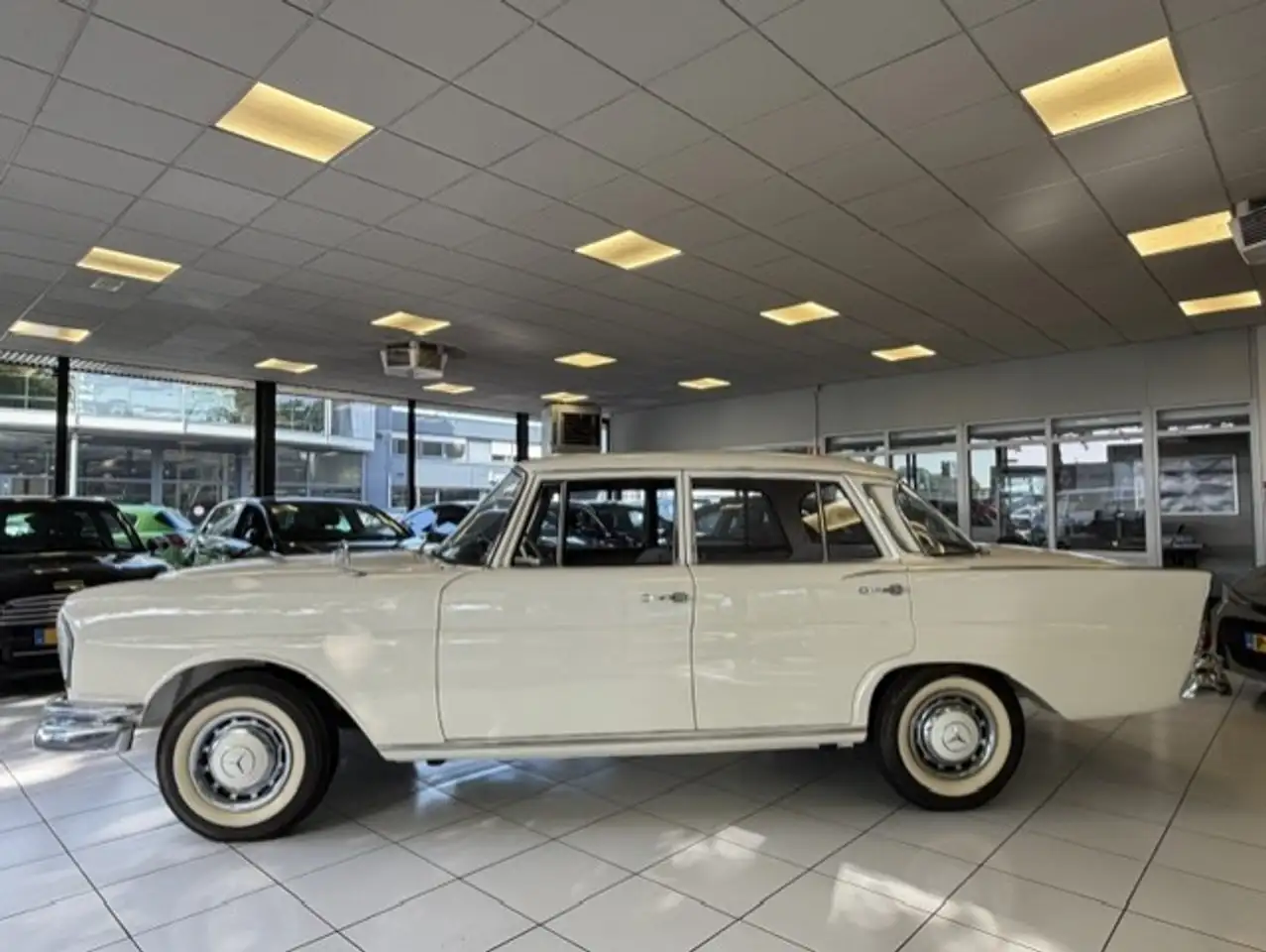 Mercedes-Benz 220 S Compleet Gerestaureerd in Nieuwstaat, foto 7