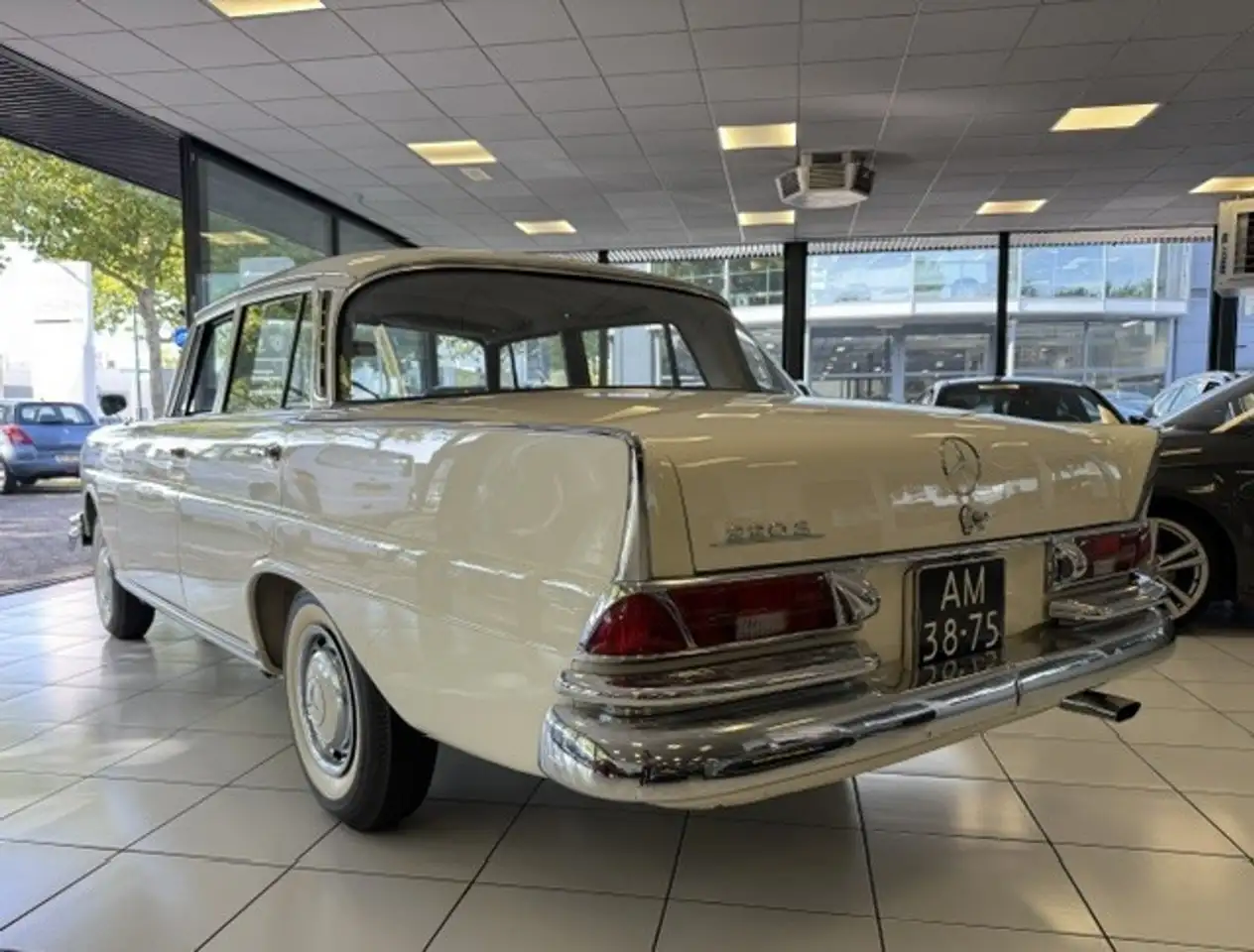 Mercedes-Benz 220 S Compleet Gerestaureerd in Nieuwstaat, foto 10