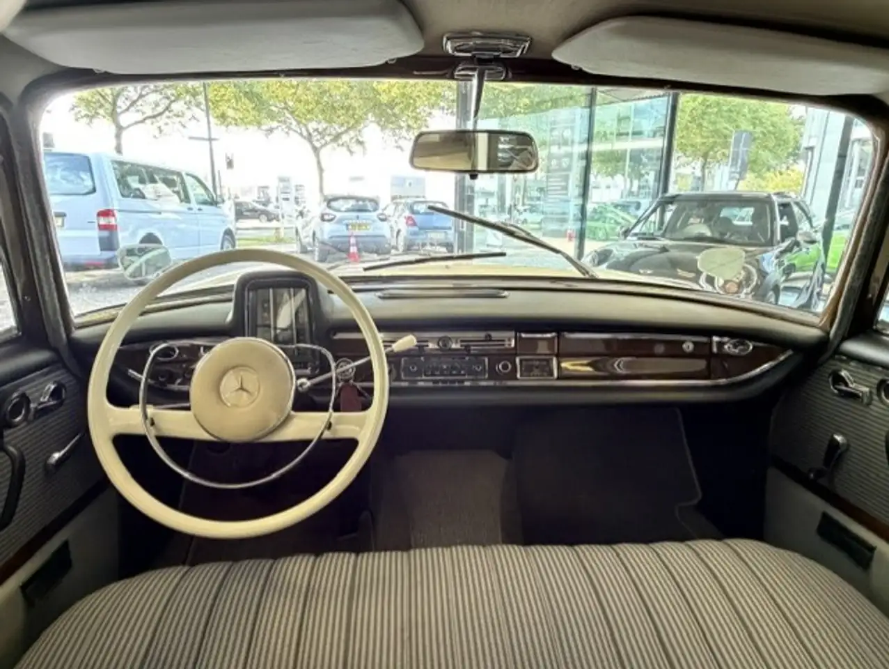 Mercedes-Benz 220 S Compleet Gerestaureerd in Nieuwstaat, foto 4
